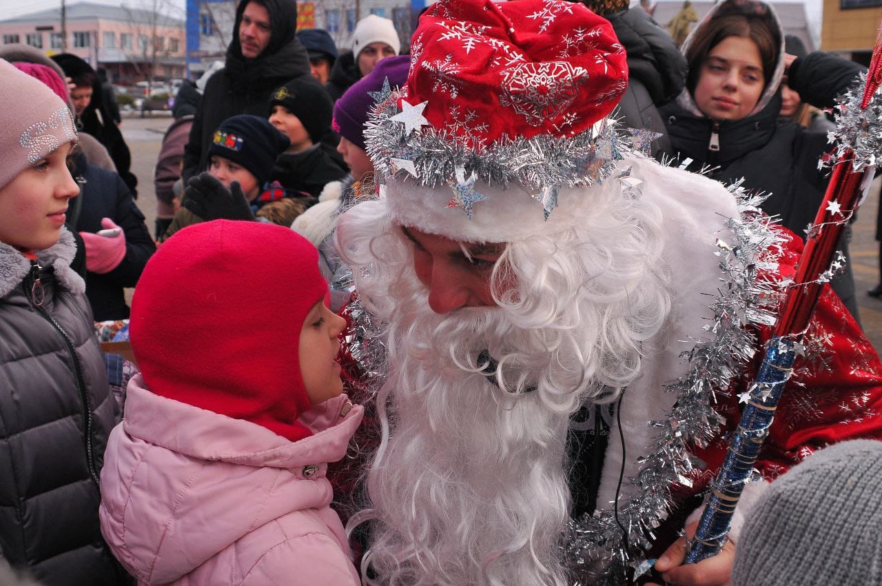 На площади прошел Новогодний утренник..