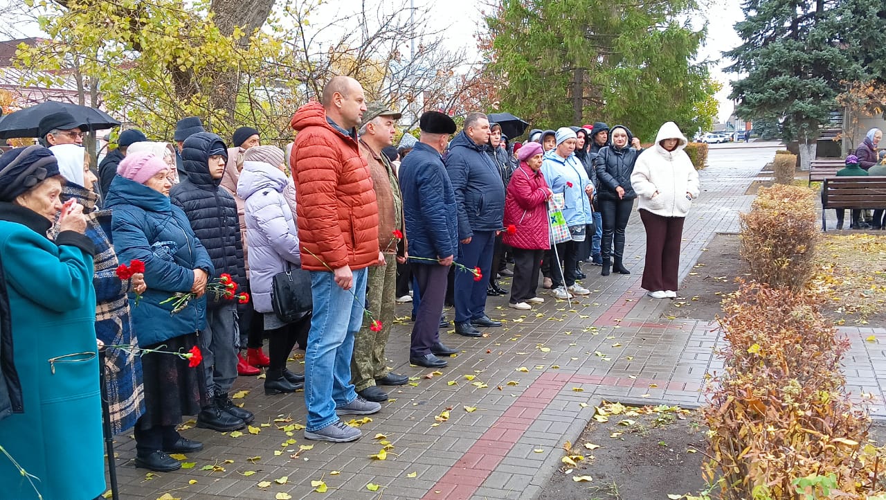 Сегодня, 2 ноября, в Калаче состоялось мероприятие, посвящённое Дню памяти воинов, погибших в мирное время..