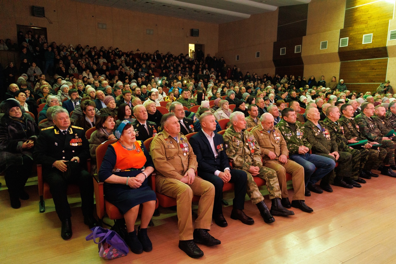 Калачеевцы отметили День защитников Отечества  23 февраля в ДК «Юбилейный» и собрали 1 миллион 30 тысяч рублей пожертвований..